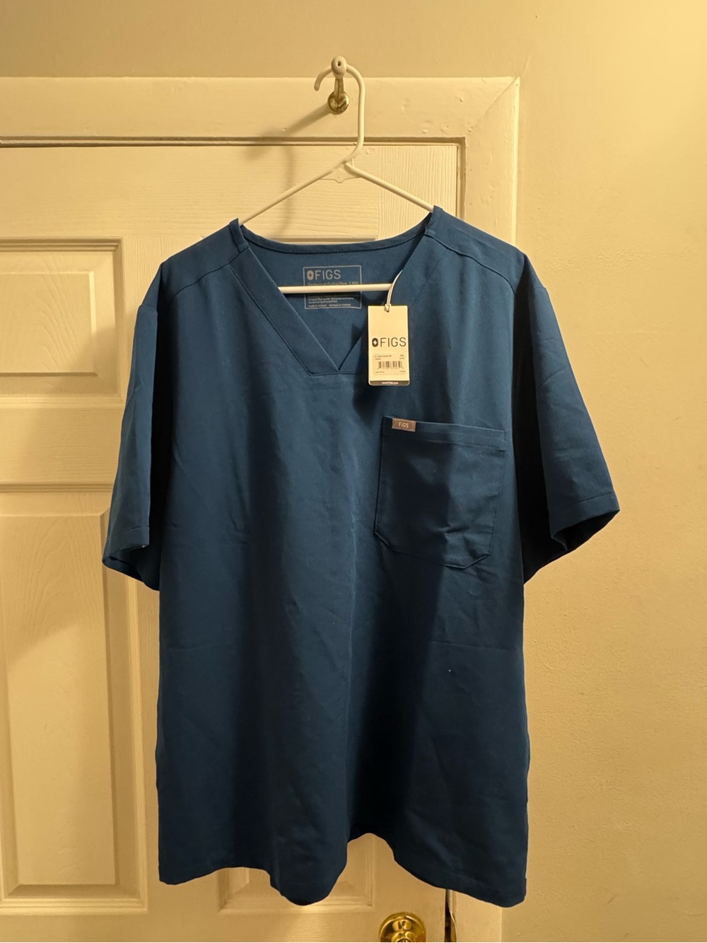 NWT Figs Men's Chisec Three Pocket scrub top